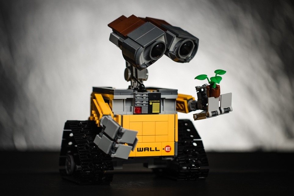 picture of Lego Wall-E robot holding plant